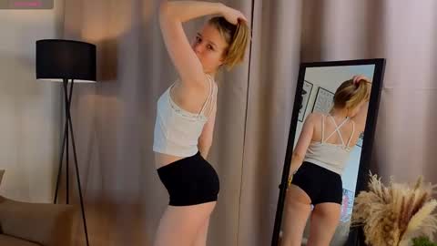 Snapshot of yangsperanza chatting on 11-15-25, 02:13 Kate online show from 11-15-25, 02:13