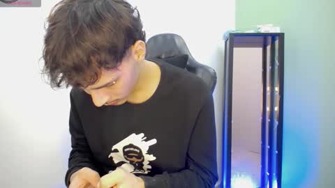 Snapshot of yankeee_ chatting on 11-30-25, 05:11 DANILO online show from 11-30-25, 05:11