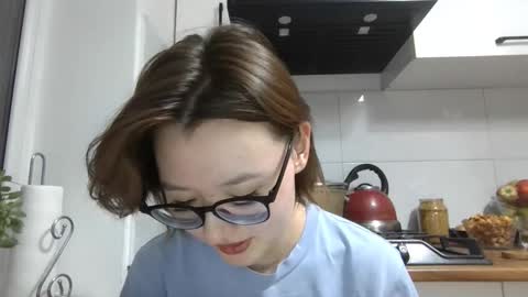 Lily online show from 10-12-25, 04:17