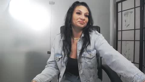 Yara online show from 05-20-26, 02:51