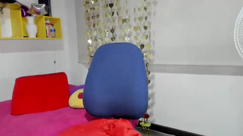 Snapshot of yasmin_goldenst chatting on 02-01-25, 10:55 Yasemin online show from 02-01-25, 10:55