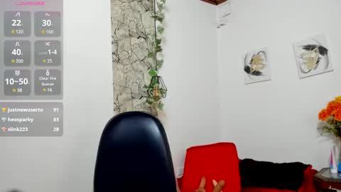 Snapshot of yasmin_goldenst chatting on 02-13-25, 02:12 Yasemin online show from 02-13-25, 02:12