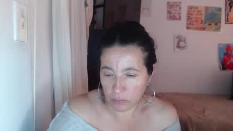Snapshot of yasmin_love85 chatting on 12-16-25, 02:33 yasmin_love85 online show from 12-16-25, 02:33