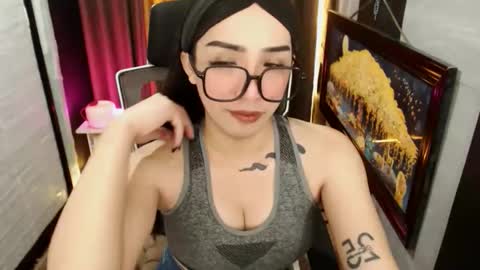 Snapshot of yassiered chatting on 12-23-25, 01:14 yassiered online show from 12-23-25, 01:14