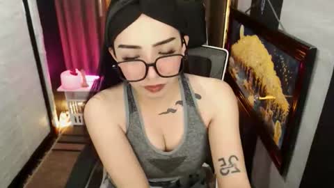 Snapshot of yassiered chatting on 01-19-26, 03:54 yassiered online show from 01-19-26, 03:54