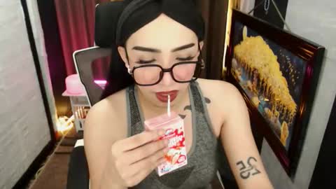 Snapshot of yassiered chatting on 02-15-26, 10:03 yassiered online show from 02-15-26, 10:03