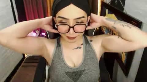 Snapshot of yassiered chatting on 05-20-26, 10:10 yassiered online show from 05-20-26, 10:10