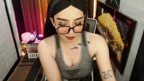 Snapshot of yassiered chatting on 06-06-26, 10:09 yassiered online show from 06-06-26, 10:09