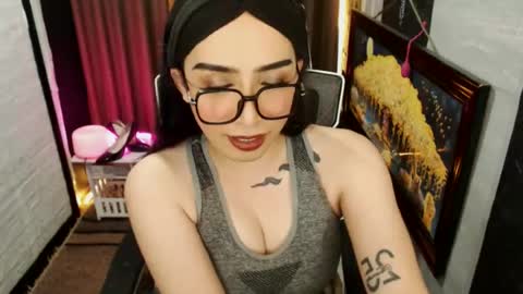 Snapshot of yassiered chatting on 06-15-26, 09:55 yassiered online show from 06-15-26, 09:55