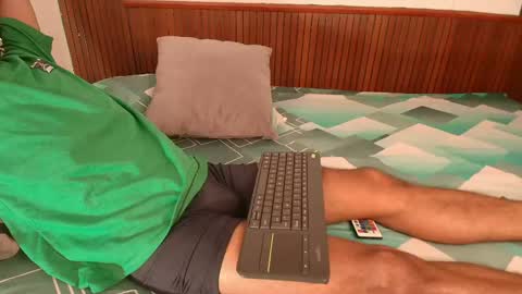 yayi_and_derek online show from 06-08-26, 11:32