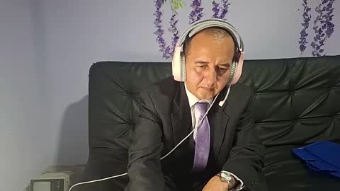 Hazzan online show from 11-21-25, 06:06