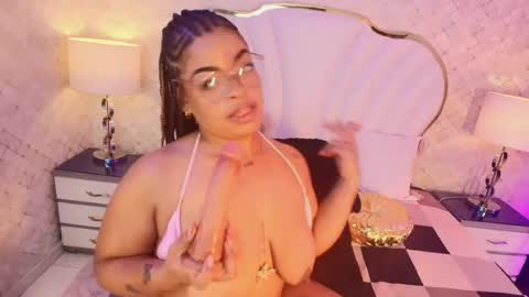 Snapshot of yazminjenner chatting on 06-25-26, 06:07 YazminJenner online show from 06-25-26, 06:07