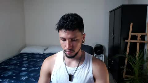 Snapshot of yeff_stone chatting on 06-10-26, 12:33 yeff online show from 06-10-26, 12:33