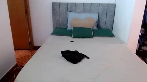 yeibles_hana2 online show from 12-03-25, 07:56