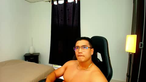 Snapshot of yeico837992 chatting on 12-19-25, 09:55 YEICO LEVIT online show from 12-19-25, 09:55