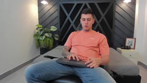 Snapshot of yeiko_romero_ chatting on 12-19-24, 11:25 YEIKO ROMERO online show from 12-19-24, 11:25