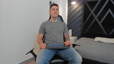 Snapshot of yeiko_romero_ chatting on 01-10-25, 11:18 YEIKO ROMERO online show from 01-10-25, 11:18
