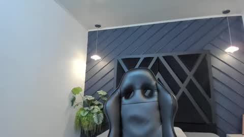 Snapshot of yeiko_romero_ chatting on 02-27-25, 05:36 YEIKO ROMERO online show from 02-27-25, 05:36