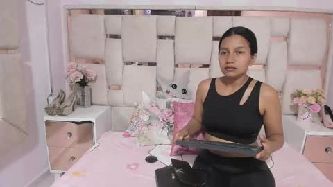 Snapshot of yeinsoliveros chatting on 11-26-25, 11:00 Yeins online show from 11-26-25, 11:00