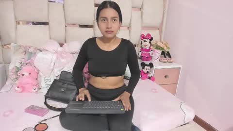 Snapshot of yeinsoliveros chatting on 12-03-25, 11:08 Yeins online show from 12-03-25, 11:08