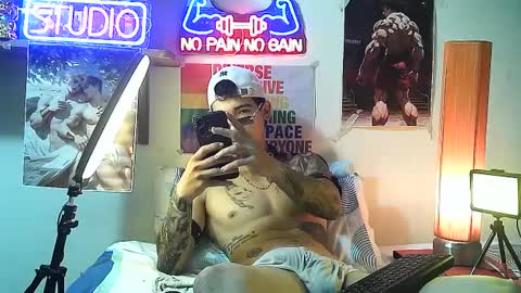 yeisoncastellanos1999 online show from 09-15-25, 11:49