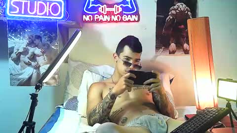 yeisoncastellanos1999 online show from 10-05-25, 01:26