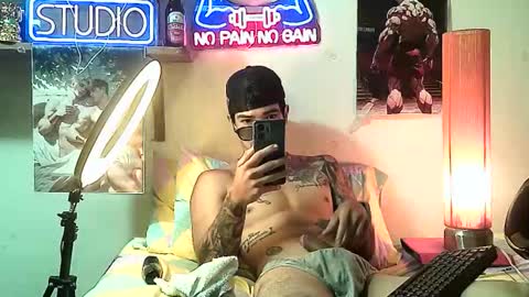 yeisoncastellanos1999 online show from 11-18-25, 06:34