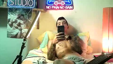 Snapshot of yeisoncastellanos1999 chatting on 12-18-25, 08:42 yeisoncastellanos1999 online show from 12-18-25, 08:42