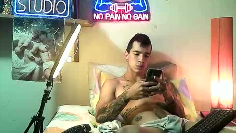 Snapshot of yeisoncastellanos1999 chatting on 12-21-25, 10:28 yeisoncastellanos1999 online show from 12-21-25, 10:28