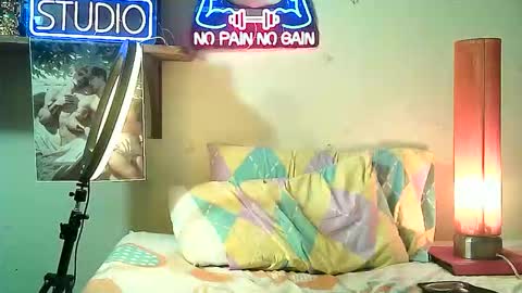 Snapshot of yeisoncastellanos1999 chatting on 01-11-26, 01:43 yeisoncastellanos1999 online show from 01-11-26, 01:43