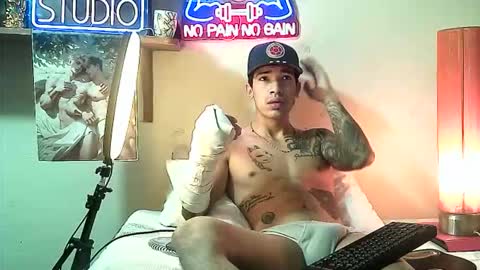 Snapshot of yeisoncastellanos1999 chatting on 01-18-26, 09:35 yeisoncastellanos1999 online show from 01-18-26, 09:35