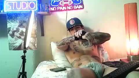 Snapshot of yeisoncastellanos1999 chatting on 02-18-26, 08:05 yeisoncastellanos1999 online show from 02-18-26, 08:05