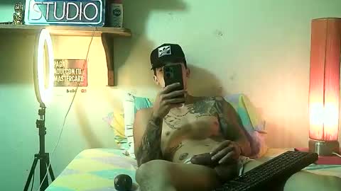 Snapshot of yeisoncastellanos1999 chatting on 05-27-26, 04:37 yeisoncastellanos1999 online show from 05-27-26, 04:37