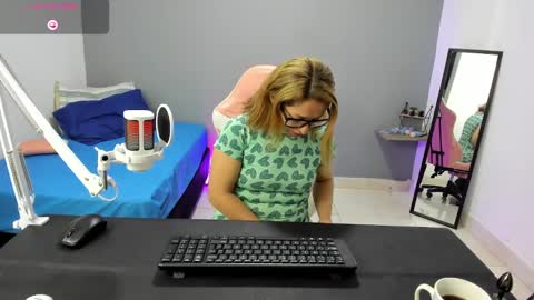 yelena03 online show from 01-16-25, 08:25