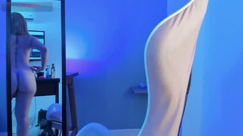 yelena03 online show from 03-05-25, 11:38