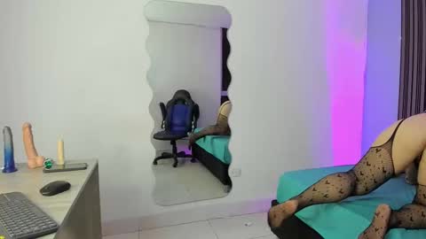 yelena03 online show from 11-12-25, 10:20