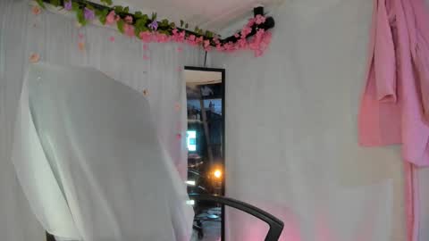 Snapshot of yelina_mh chatting on 03-04-26, 11:11 YELINA online show from 03-04-26, 11:11