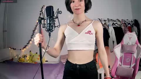 Snapshot of yellow_songbird chatting on 03-07-25, 04:22 Liya online show from 03-07-25, 04:22