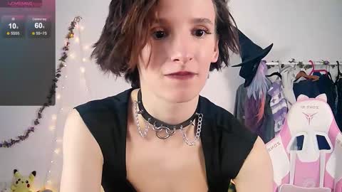 Snapshot of yellow_songbird chatting on 10-10-25, 03:33 Liya online show from 10-10-25, 03:33