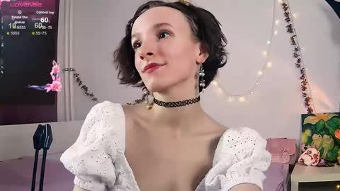 Snapshot of yellow_songbird chatting on 10-17-25, 03:14 Liya online show from 10-17-25, 03:14