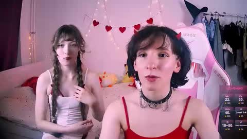 Snapshot of yellow_songbird chatting on 02-22-26, 05:33 Liya online show from 02-22-26, 05:33