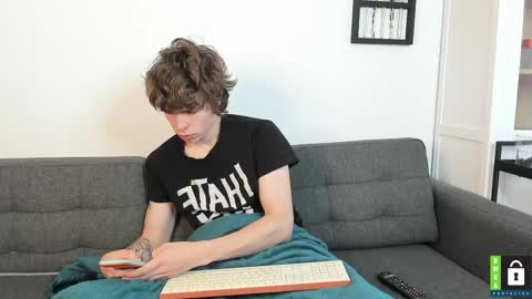 Snapshot of yen2025 chatting on 10-12-25, 07:40 Yen online show from 10-12-25, 07:40