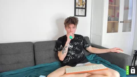 Snapshot of yen2025 chatting on 11-08-25, 10:04 Yen online show from 11-08-25, 10:04