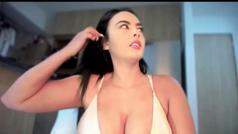 Snapshot of yenifer016 chatting on 10-23-25, 12:32 yenifer016 online show from 10-23-25, 12:32