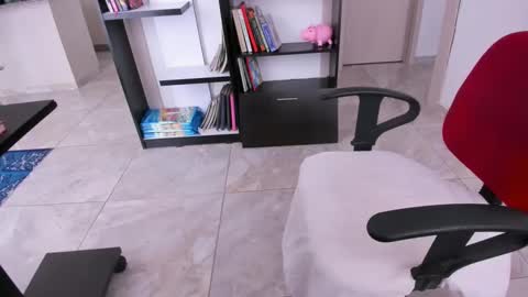 yenlo01 online show from 09-08-25, 08:19