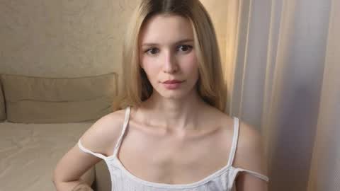 Snapshot of yennaone chatting on 05-18-26, 04:46 Yenna online show from 05-18-26, 04:46
