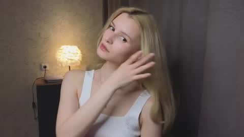 Snapshot of yennaone chatting on 06-23-26, 03:10 Yenna online show from 06-23-26, 03:10