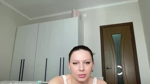 Snapshot of yes_baby_shine chatting on 02-17-26, 07:27 Eva online show from 02-17-26, 07:27