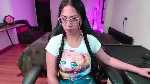 Snapshot of yesie_hot2 chatting on 10-28-25, 02:15 yesie_hot2 online show from 10-28-25, 02:15