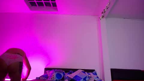 yesie_hot2 online show from 03-08-26, 01:14